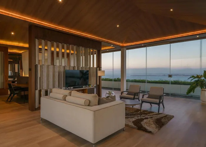 Beyond The Sea - Luxe Sea View In
